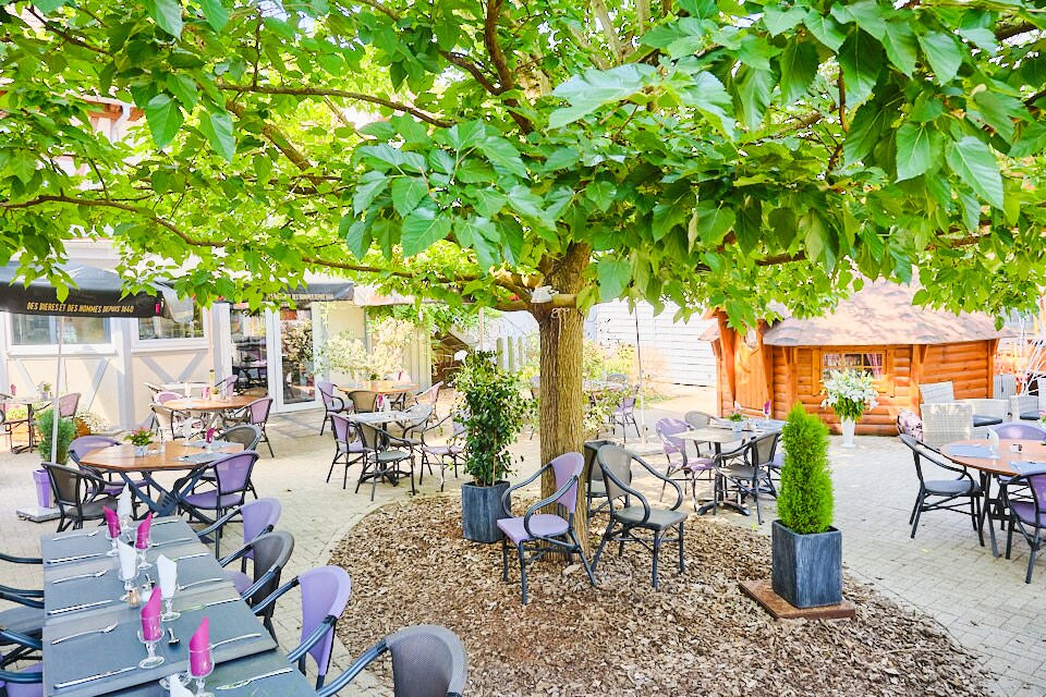Notre Dame Hotel Restaurant主图