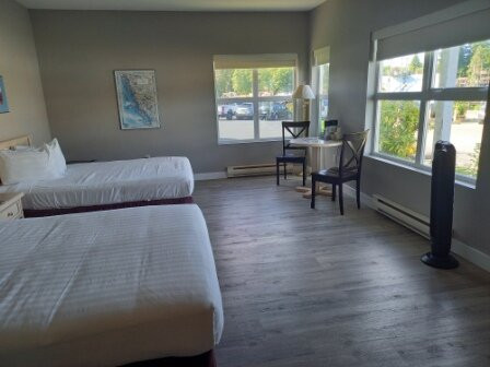 Quatsino酒店住宿-Quarterdeck Inn & Marina Resort
