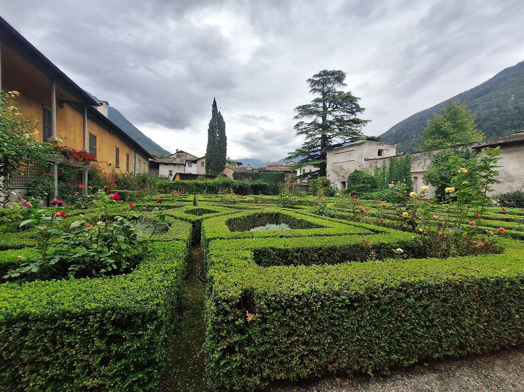 Palazzo Salis e Museo Senza Frontiere-蒂拉诺必去景点