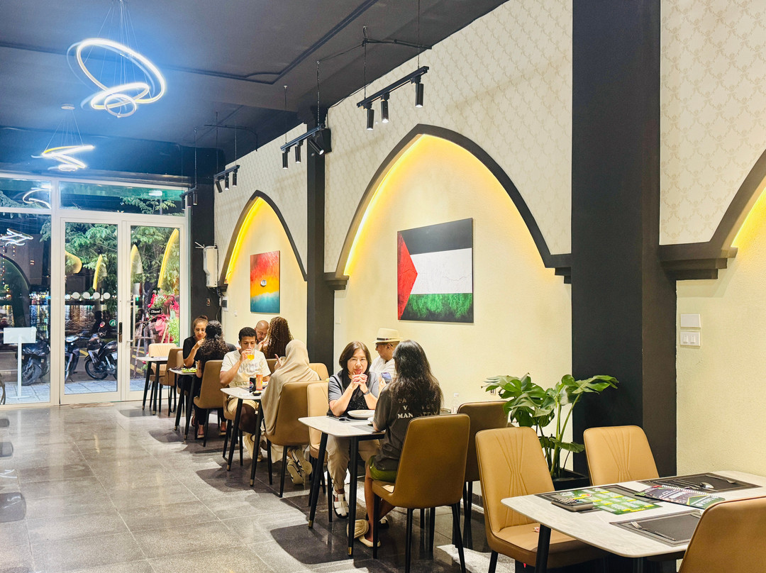 Yalla Halal Restaurant Arabic & Vietnamese & Seafood