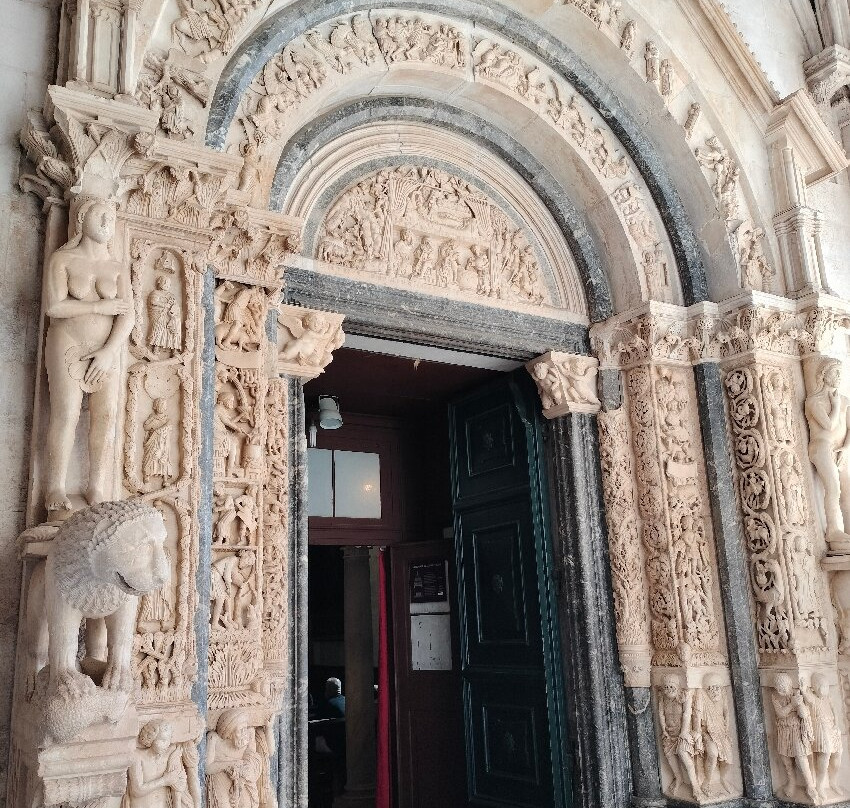 Radovan's Portal-特罗吉尔必去景点