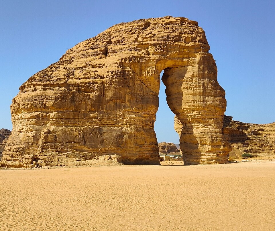 Jabal AlFil (Elephant Rock)-AlUla必去景点