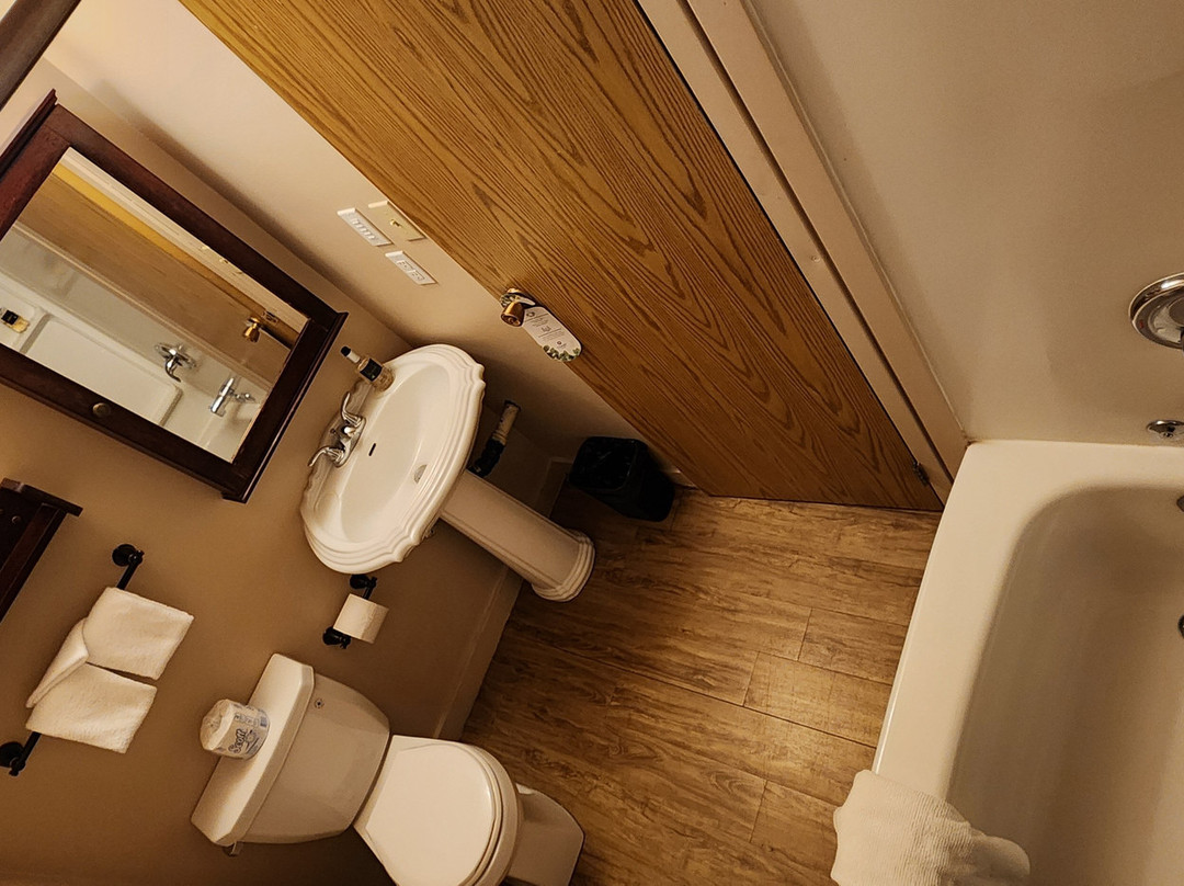 The Downtown, a Coast Hotel主图