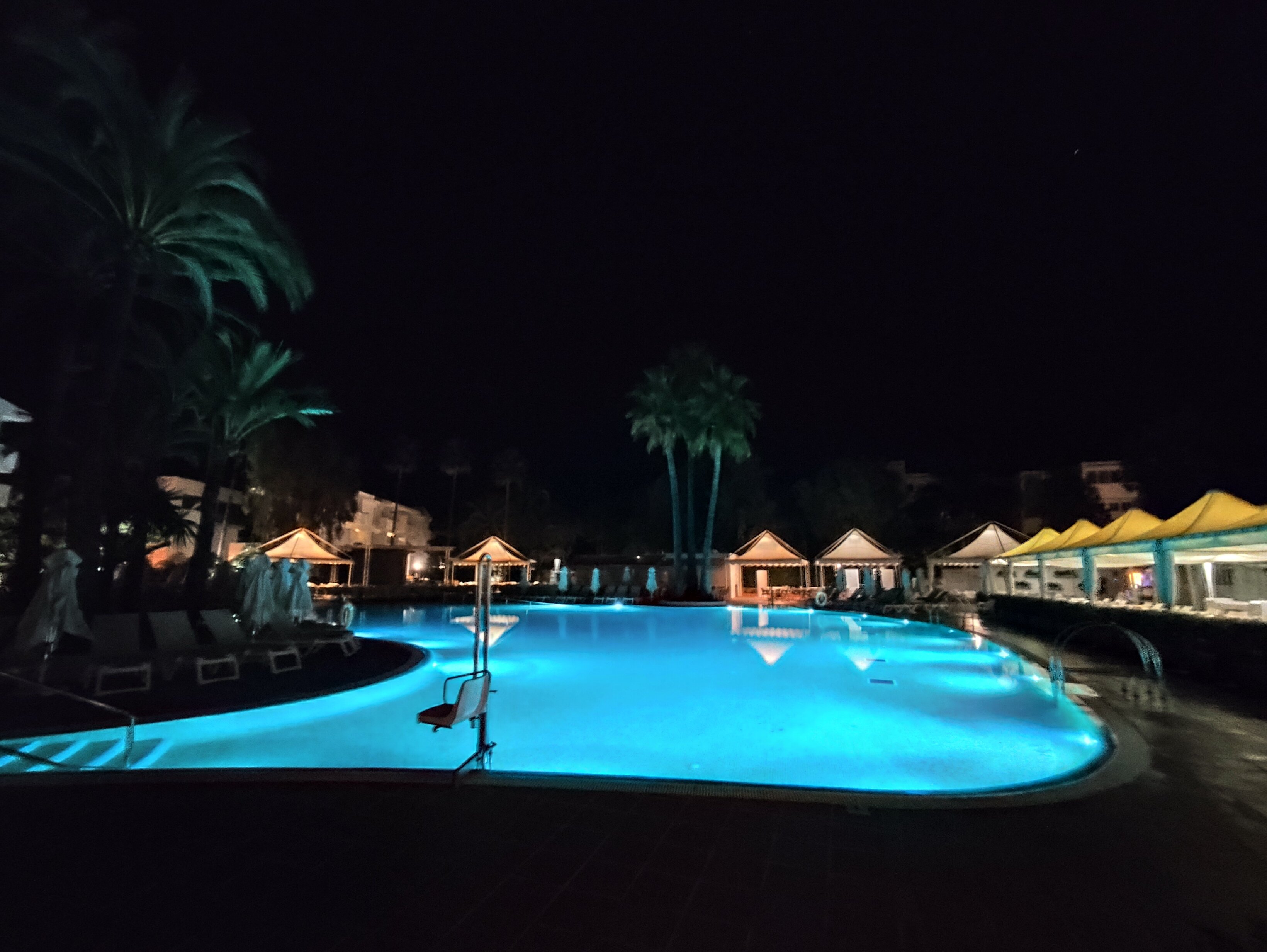 Iberostar Waves Ciudad Blanca-泳池