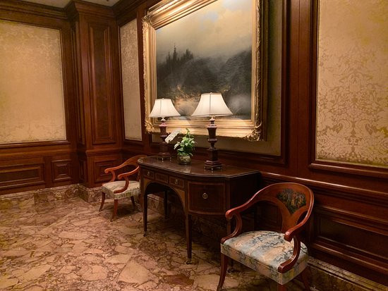 大阪丽思卡尔顿酒店主图