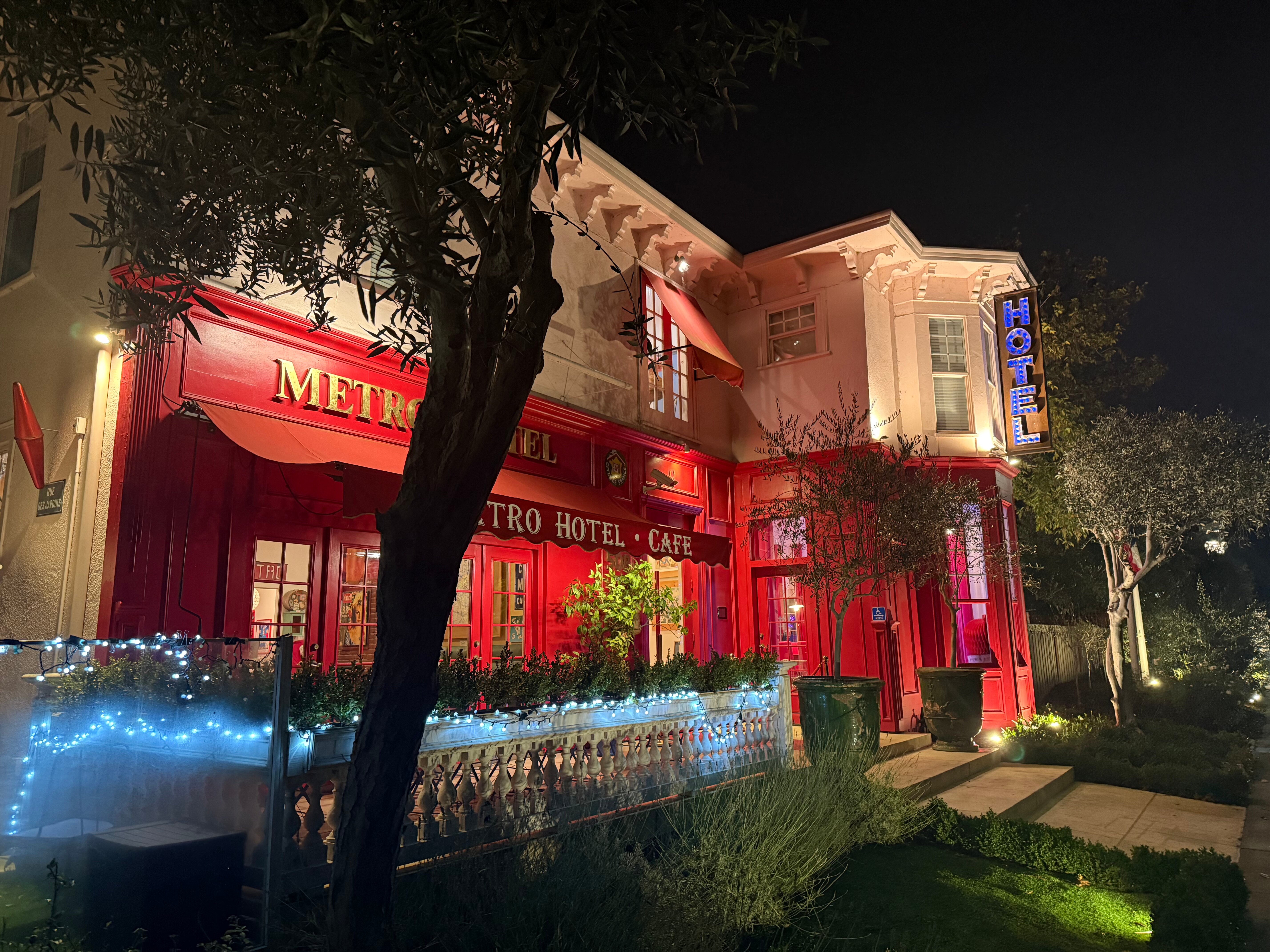 Metro Hotel & Cafe-官方