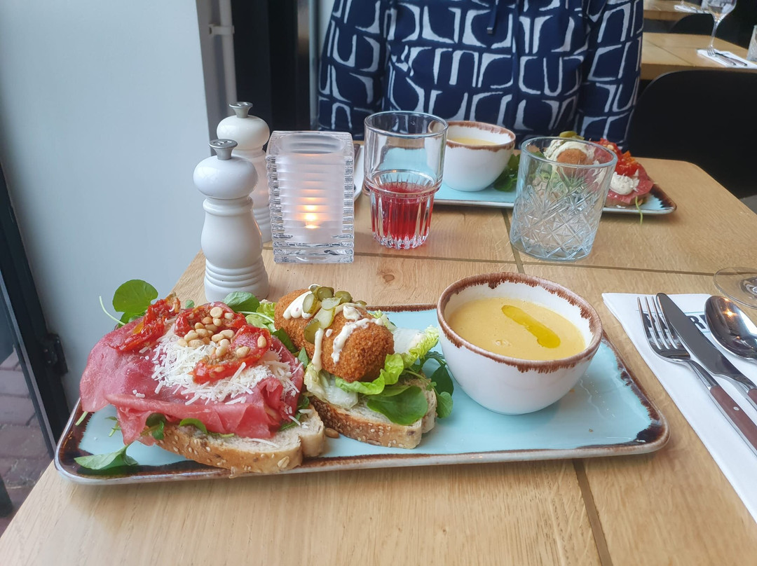 海牙餐馆和美食-Puurr Aan De Binck