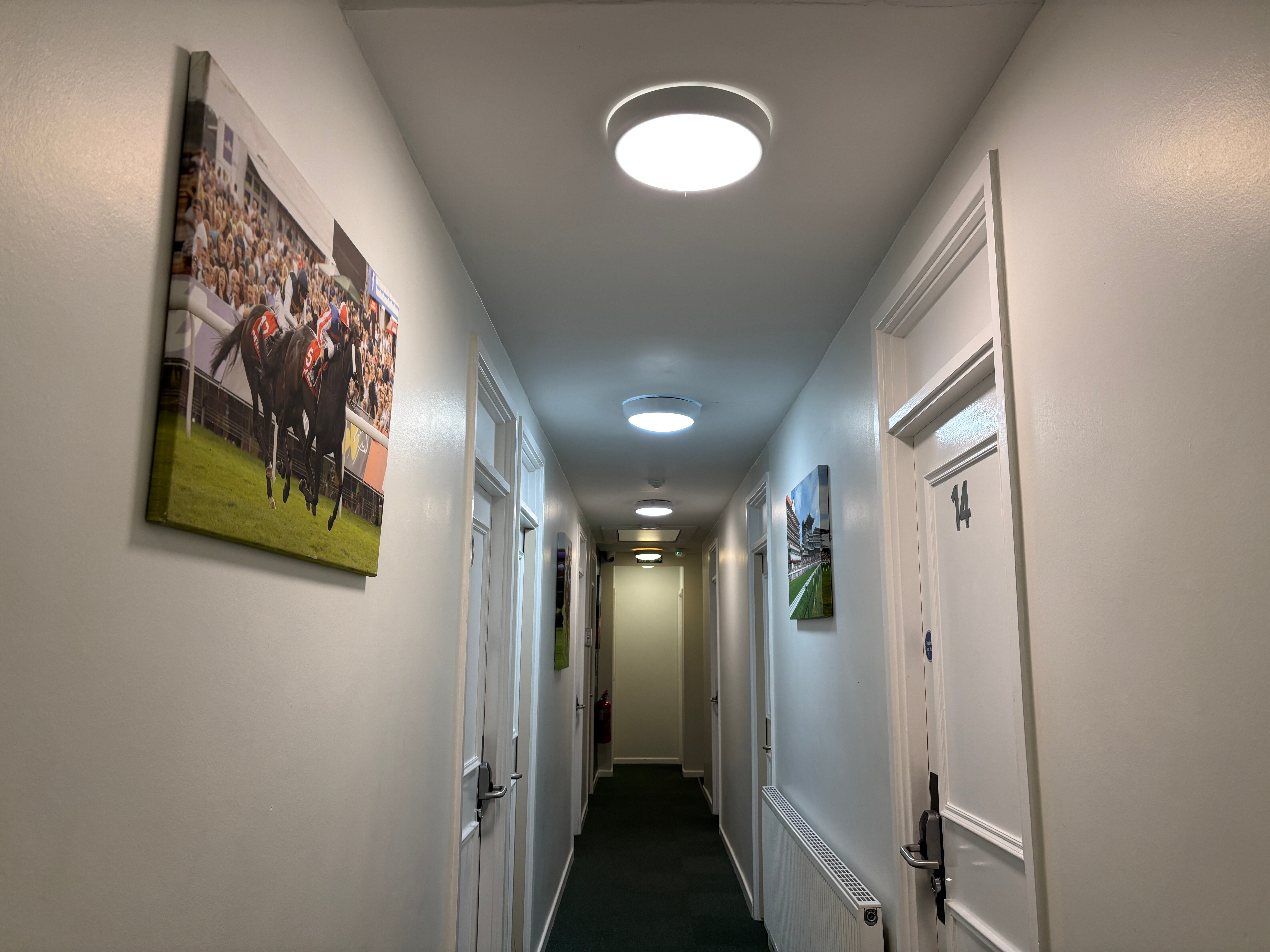 Stableside at York Racecourse-客卧