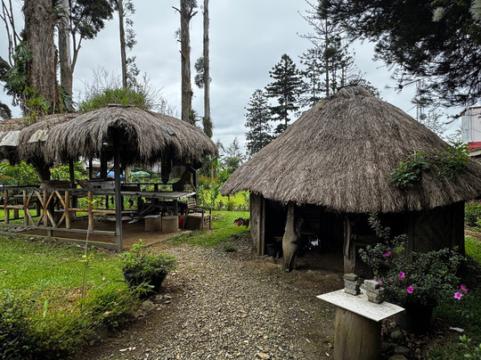 Highlander Hotel & Apartments主图