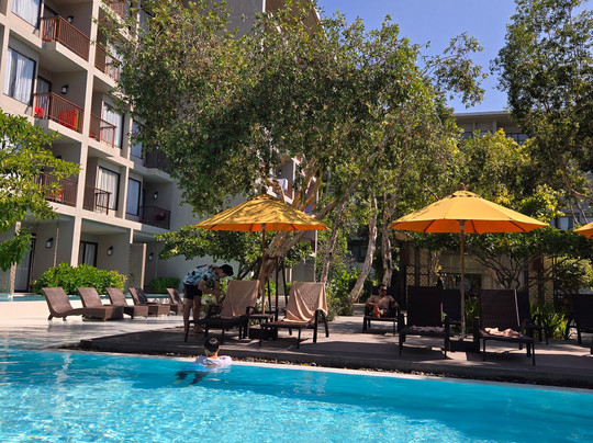 傲世普吉岛酒店主图