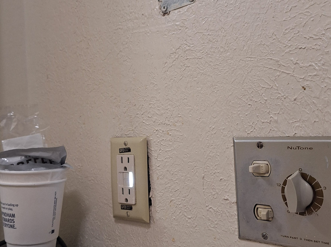 伍斯特速8酒店主图