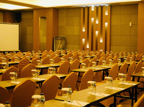 打横市地平线酒店主图