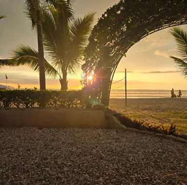 佛法海滩酒店主图