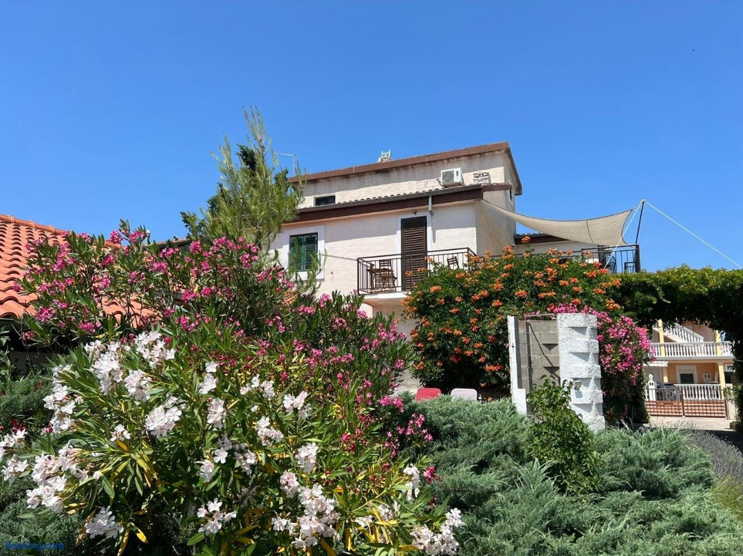 Pirovac Apartments ***