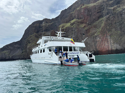 Yacht Anahi-阿约拉港必去景点