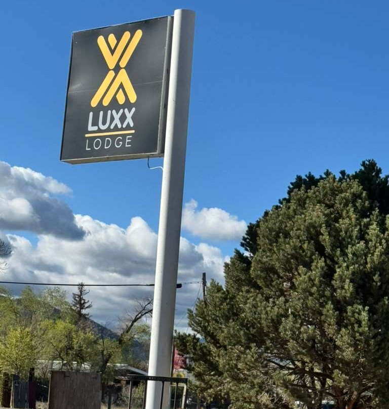 LUXX LODGE Glamping and Taos RV Park