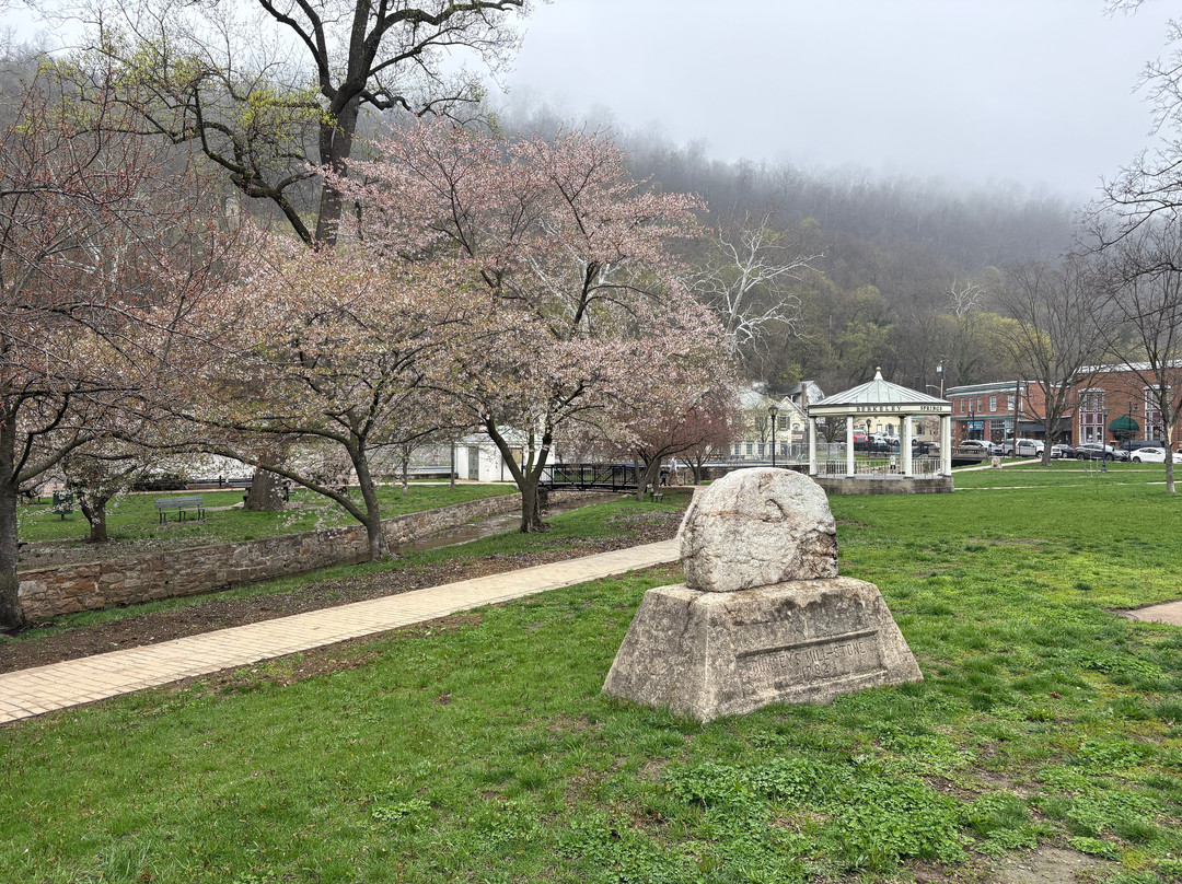 Berkeley Springs State Park-伯克利斯普林斯必去景点