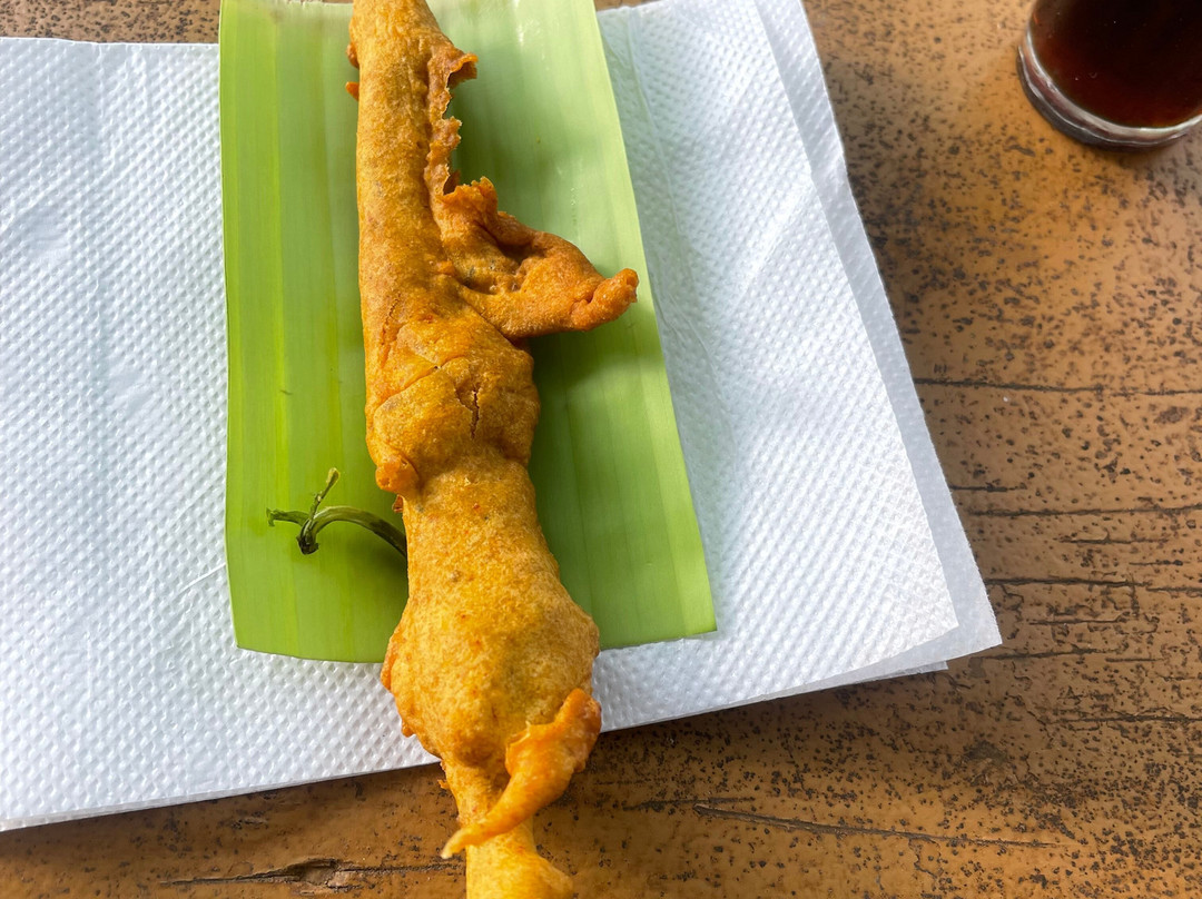 慕那尔落叶酒店主图