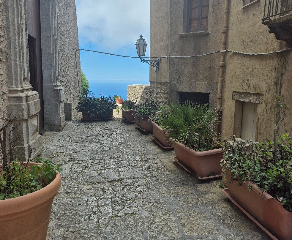 Sicilian Secrets-Aci Catena必去景点
