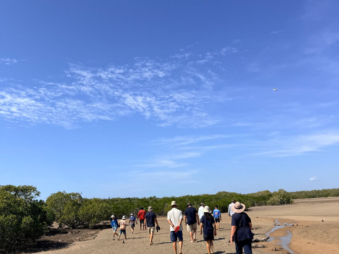 Southern Cross Cultural Tours at Lullumb-Dampier Peninsula必去景点