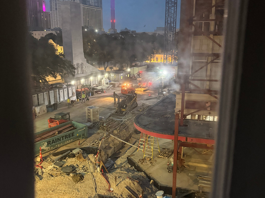 吉布斯市中心河滨酒店主图