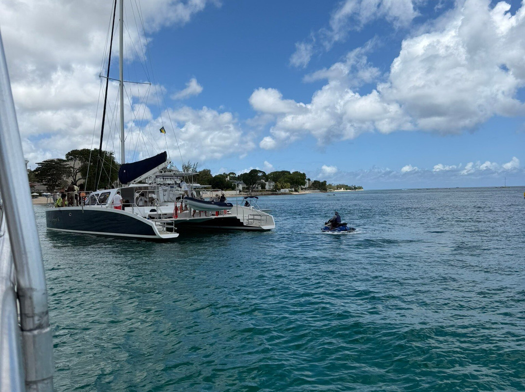Cool Runnings Catamaran Cruises-布里奇顿必去景点