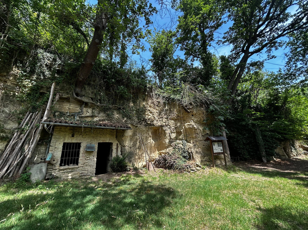 Case Grotta Di Mombarone