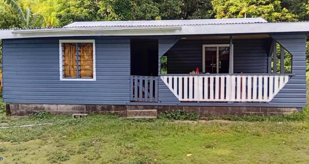 Knox's Beachfront Homestay