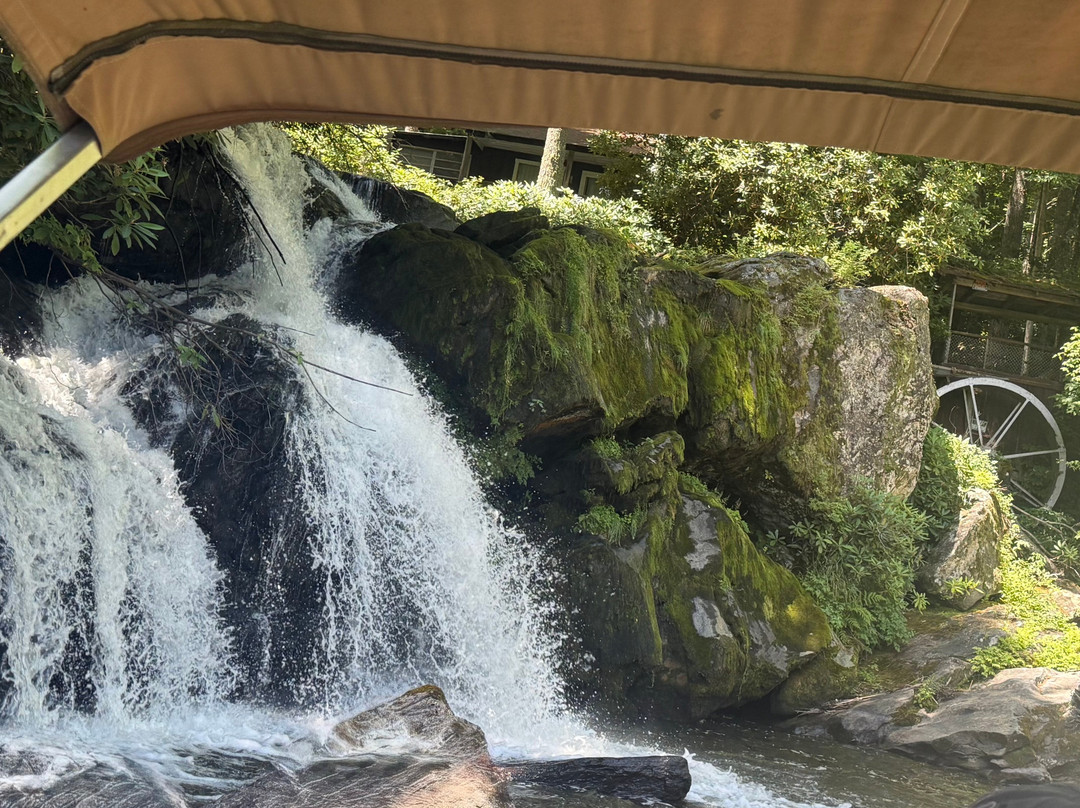 Lake Glenville Scenic Waterfall Cruises-Cashiers必去景点