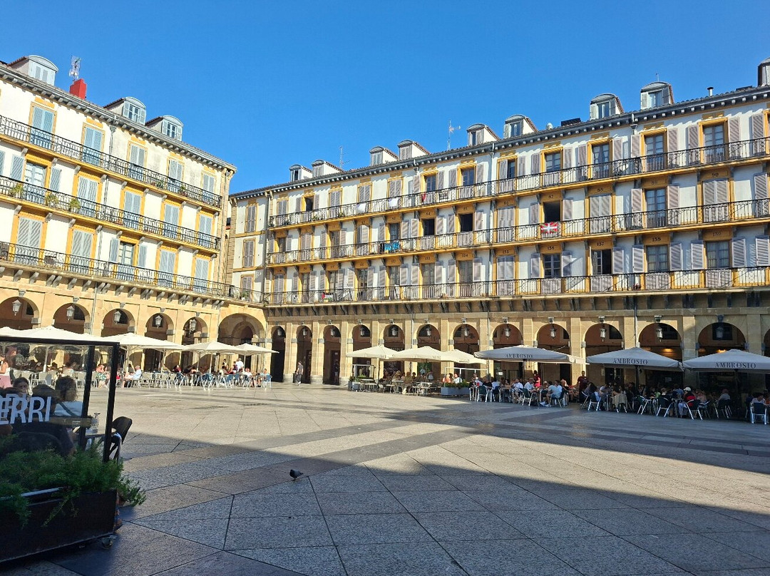 Konstituzio Plaza-圣塞瓦斯蒂安必去景点