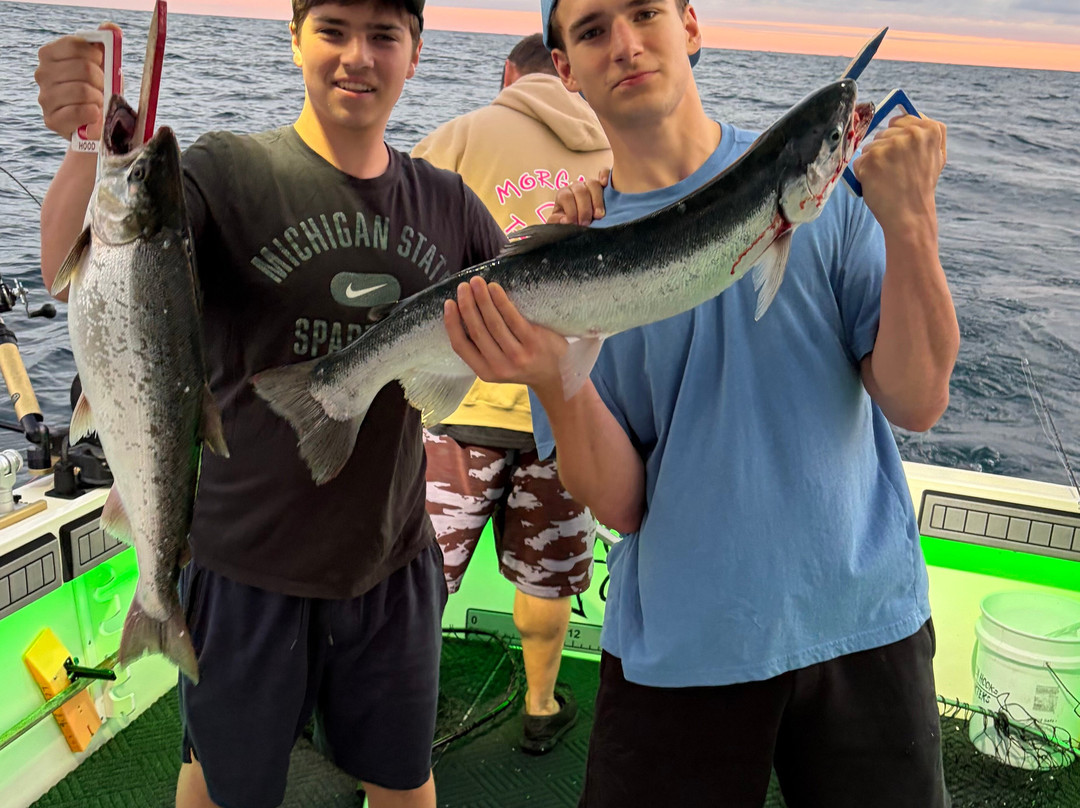 Reel’n Hooks Charter Fishing-南黑文必去景点