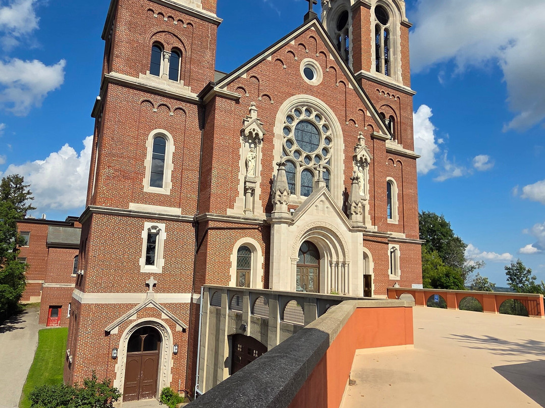 Basilica and National Shrine of Mary Help of Christians at Holy Hill-Hubertus必去景点