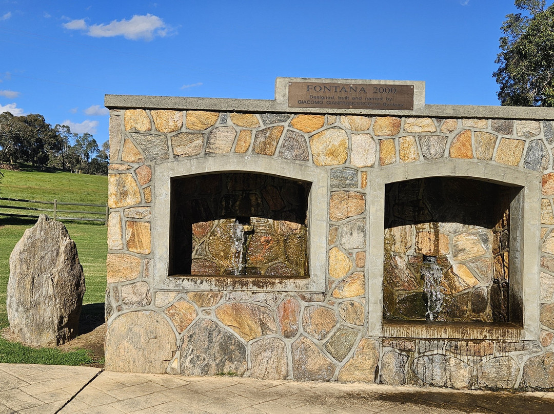 Harvey Internment Camp Memorial Shrine-Harvey必去景点