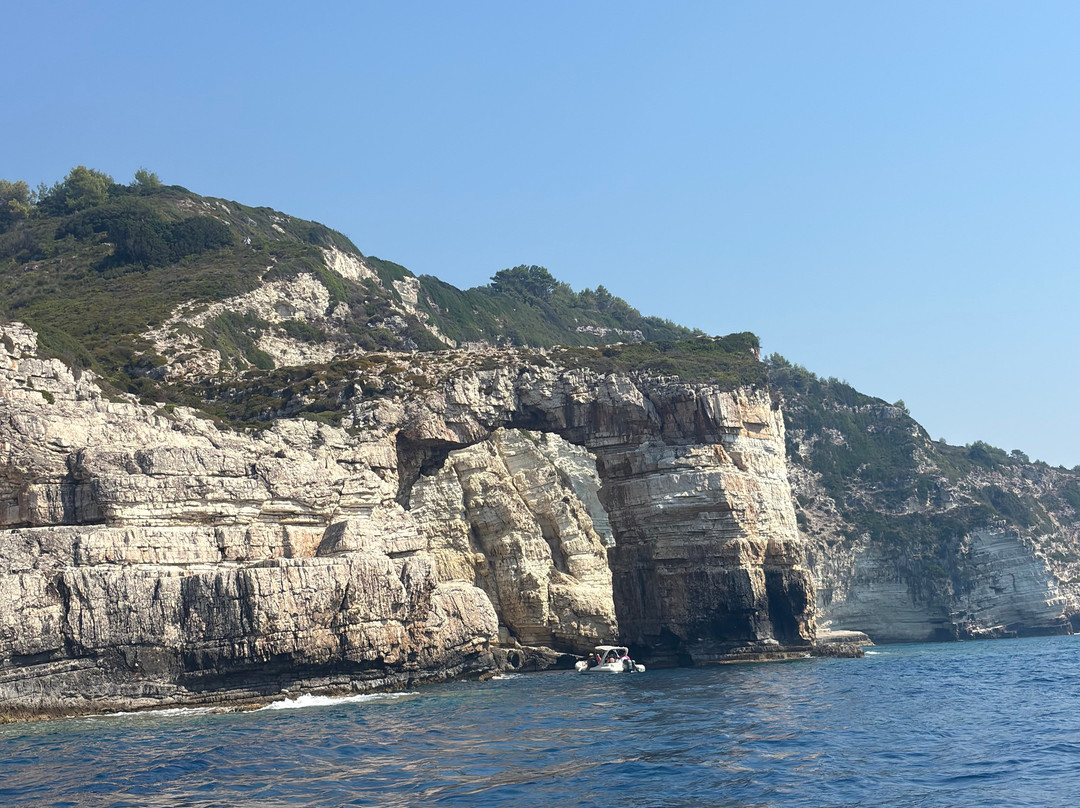 Fasoulias Boat Rent-Lakka必去景点