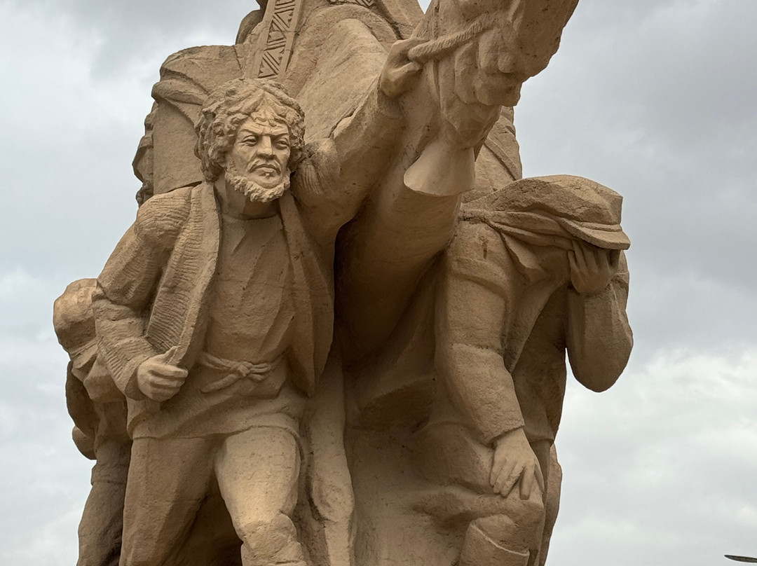 The Monument to the Desert Explorers-巴尔坎纳巴德必去景点