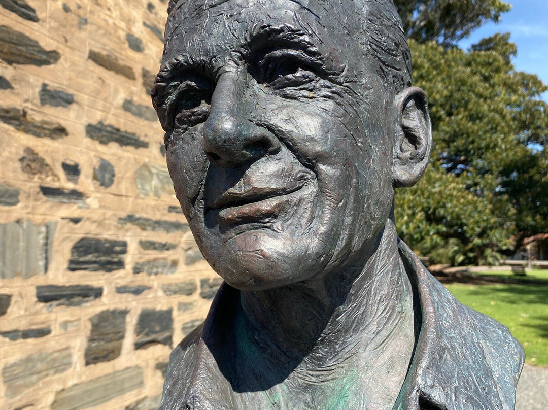 Joseph (Joe) Barton Bust-Port Elliot必去景点