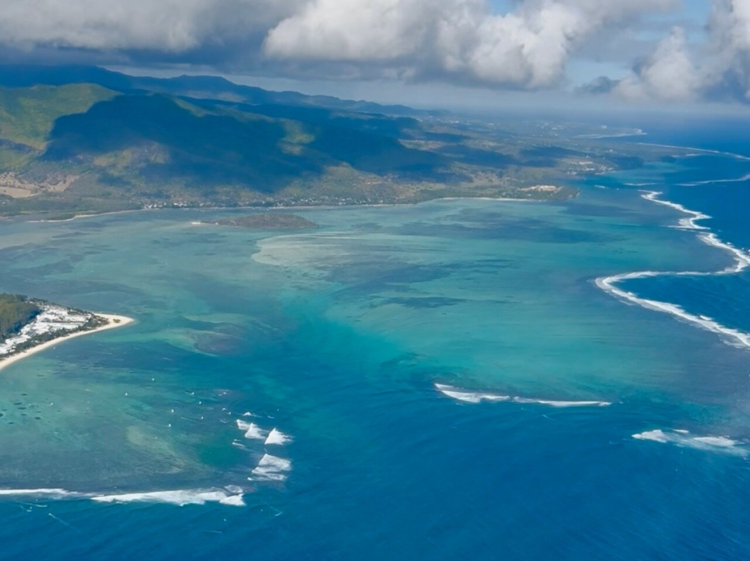 Underwater Waterfall-莫纳山必去景点