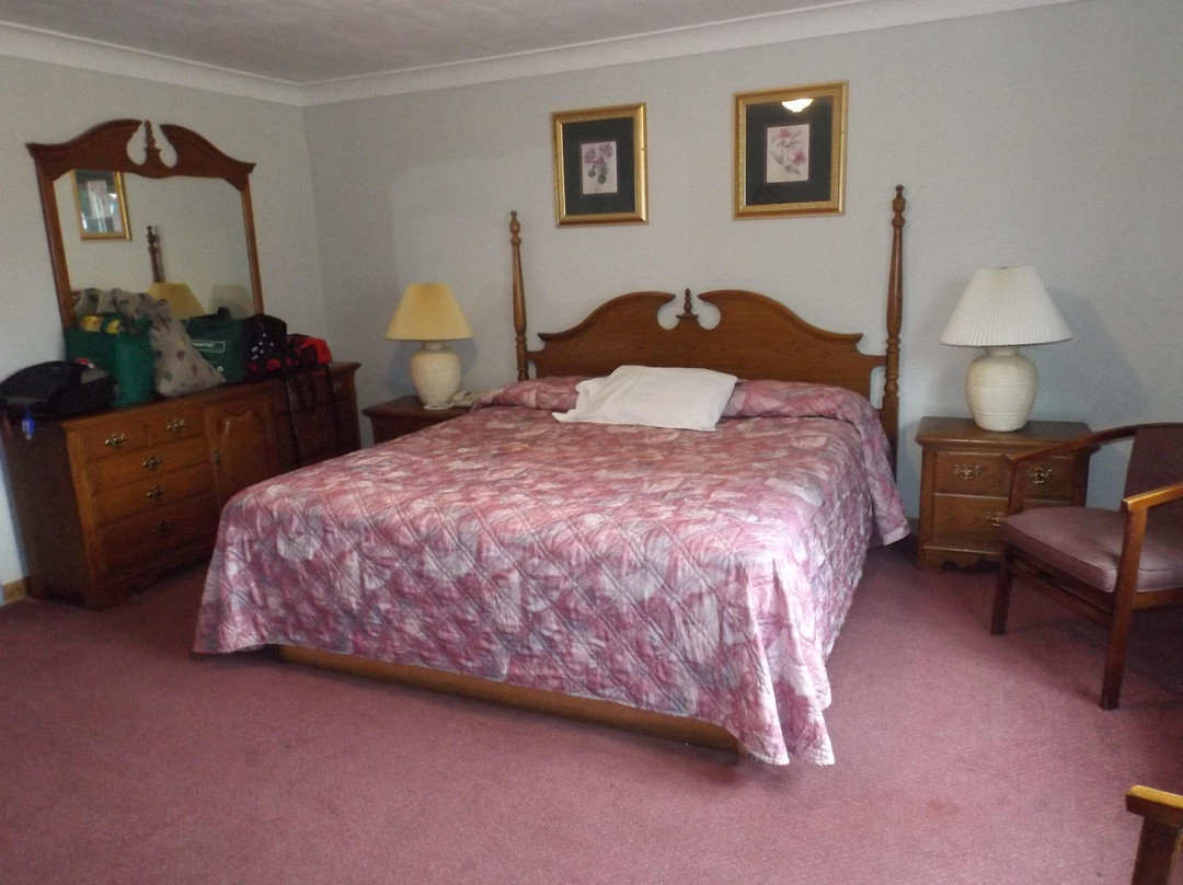 Curley's Paradise Motel