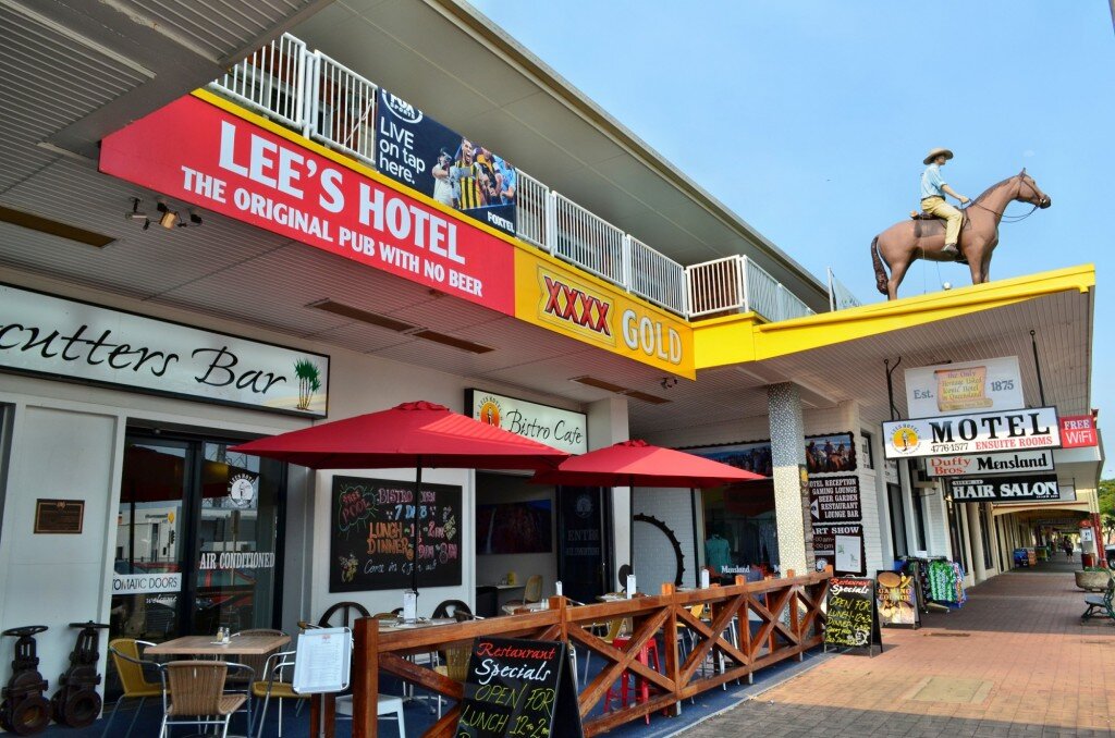 Lees Hotel - The Original Pub With No Beer-官方