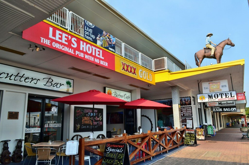 Lees Hotel - The Original Pub With No Beer主图