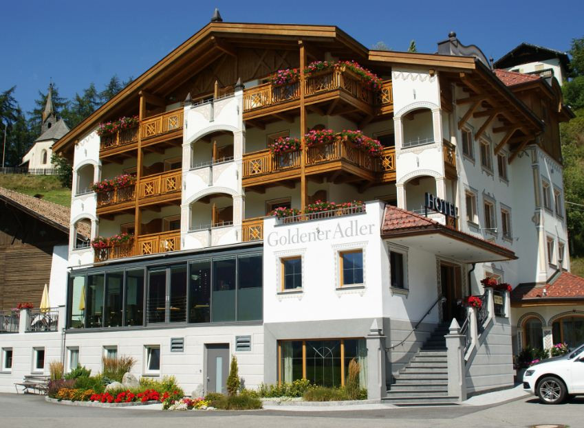 Curon Venosta酒店住宿-Hotel Goldener Adler