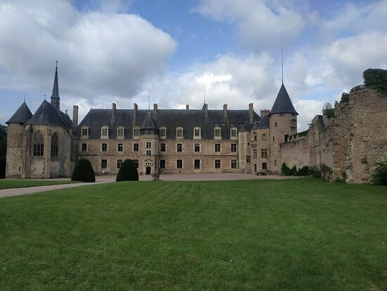 Chateau de Lapalisse景点图片