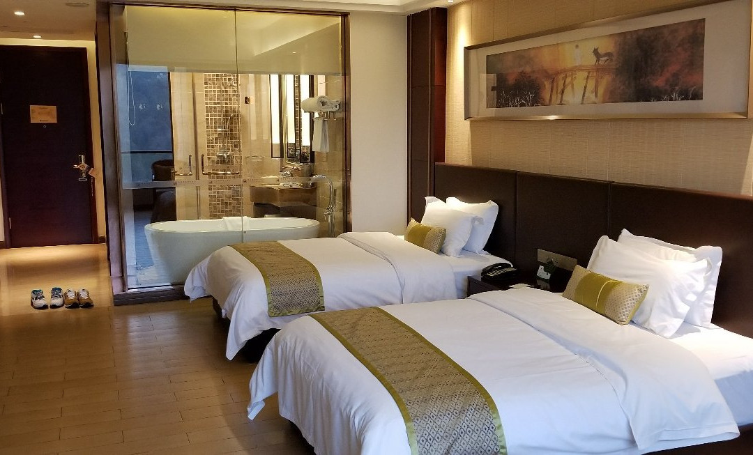 丰顺鹿湖温泉假日酒店主图