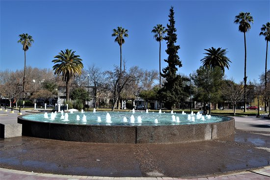 Plaza Pedro del Castillo景点图片