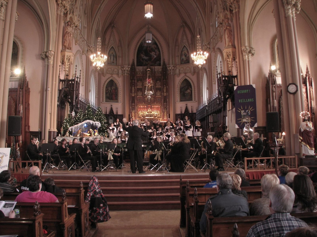 A l'eglise La Nativite de Notre-Dame景点图片
