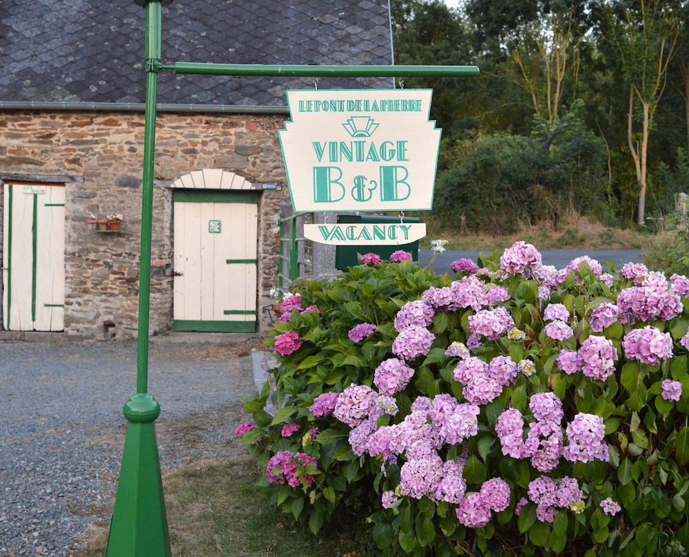 Le Pont de la Pierre Vintage B&B