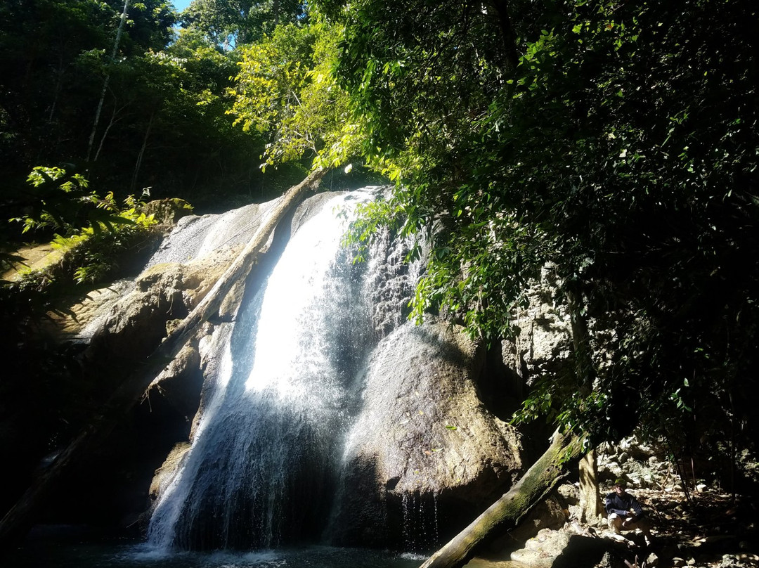 Batanta Waterfall景点图片