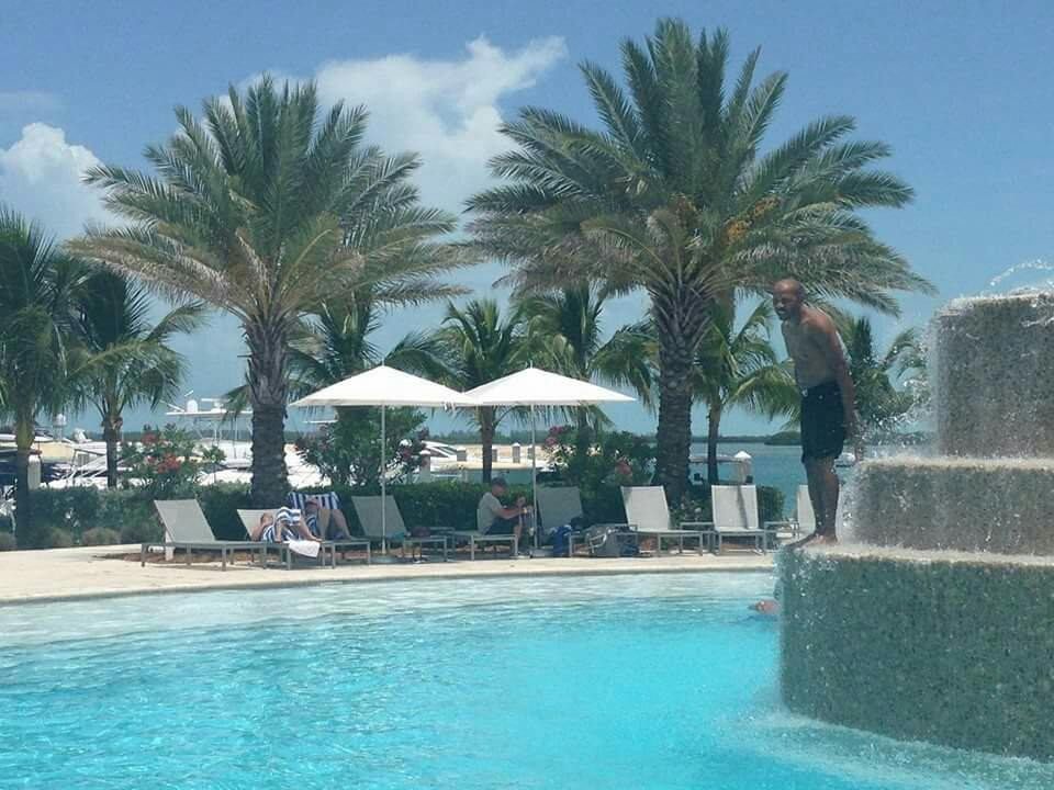 海厄利亚加登斯旅游景点-Barco de Miami a Biminis