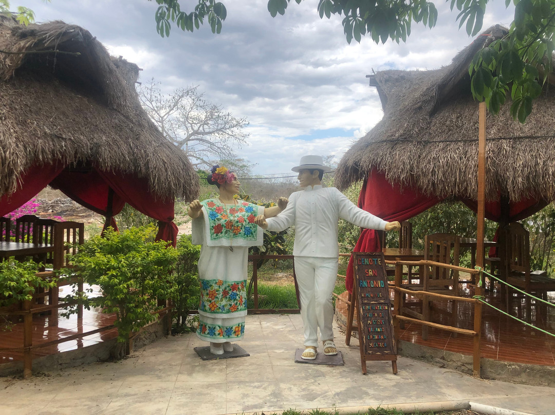 Cenote y restaurant San Antonio ex hacienda
