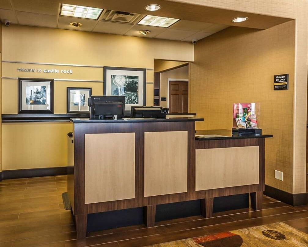 罗克堡希尔顿恒庭酒店主图